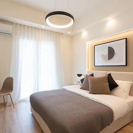 Newly Renovated 2 Bedroom Apartment, 5min To Metro *