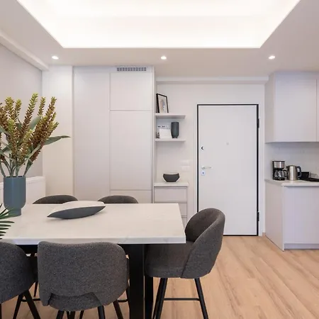 Newly Renovated 2 Bedroom Apartment, 5min To Metro Athens