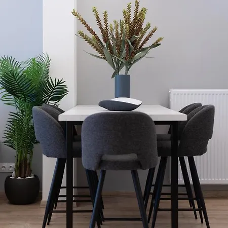Διαμέρισμα Newly Renovated 2 Bedroom Apartment, 5min To Metro Αθήνα