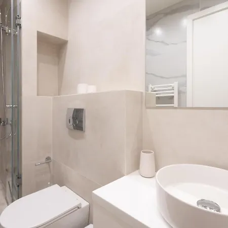 Newly Renovated 2 Bedroom Apartment, 5min To Metro Apartment Athens