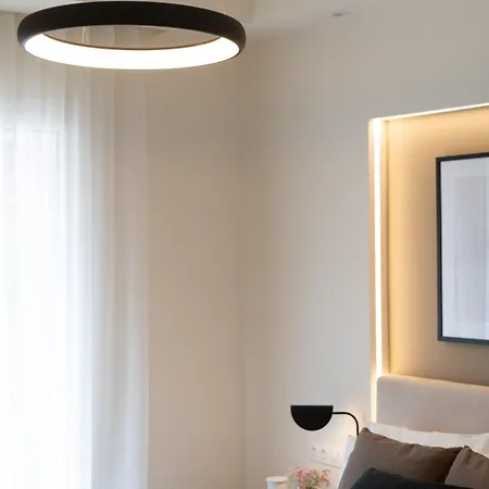 Newly Renovated 2 Bedroom Apartment, 5min To Metro Apartment *
