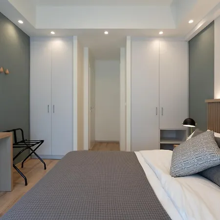 Newly Renovated 2 Bedroom Apartment, 5min To Metro Διαμέρισμα
