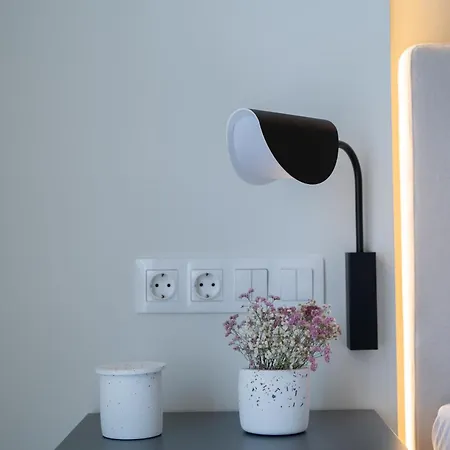 Newly Renovated 2 Bedroom Apartment, 5min To Metro