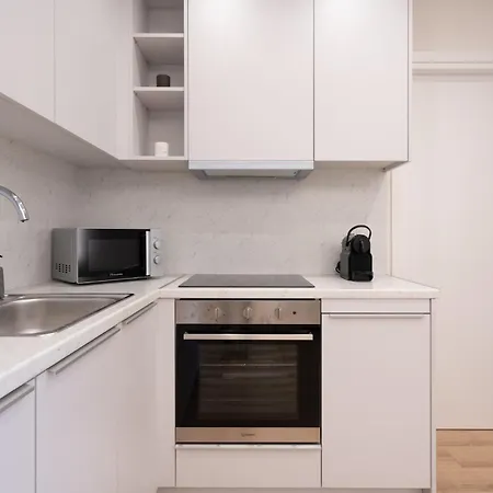 Newly Renovated 2 Bedroom Apartment, 5min To Metro * Athens
