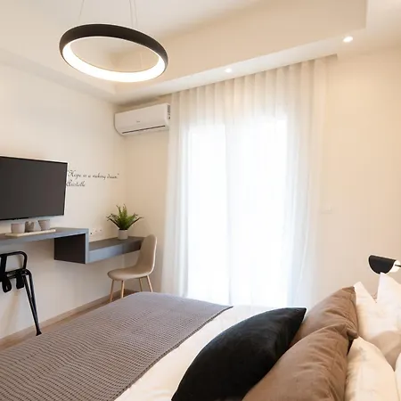 Apartment Newly Renovated 2 Bedroom Apartment, 5min To Metro