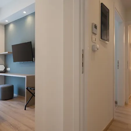 Apartment Newly Renovated 2 Bedroom Apartment, 5min To Metro