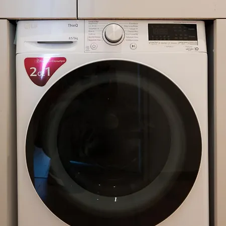 Newly Renovated 2 Bedroom Apartment, 5min To Metro Apartment Athens